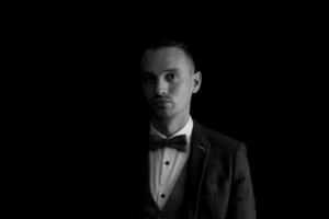 Close Up Wedding Magician Neil